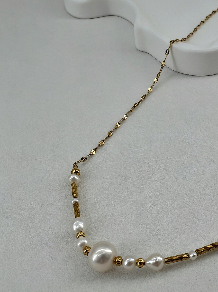 Aura Graduated Pearl & Textured Gold Chain Necklace