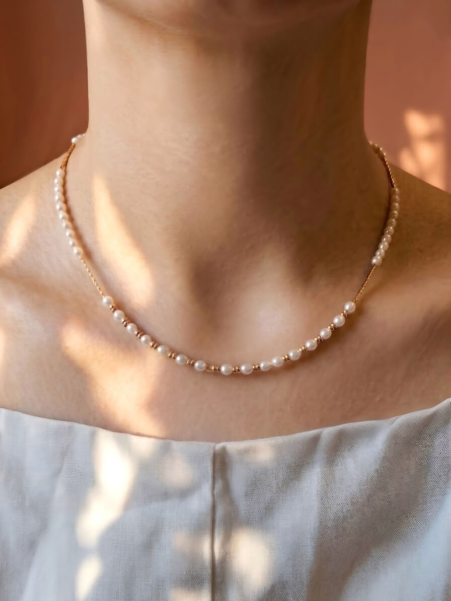 Delicate Freshwater Pearl & Twisted Gold Bead Choker Necklace