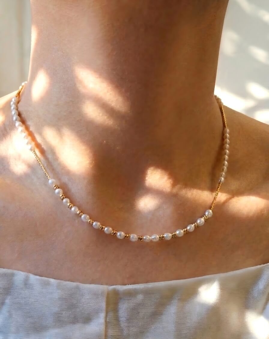 Delicate Freshwater Pearl & Twisted Gold Bead Choker Necklace
