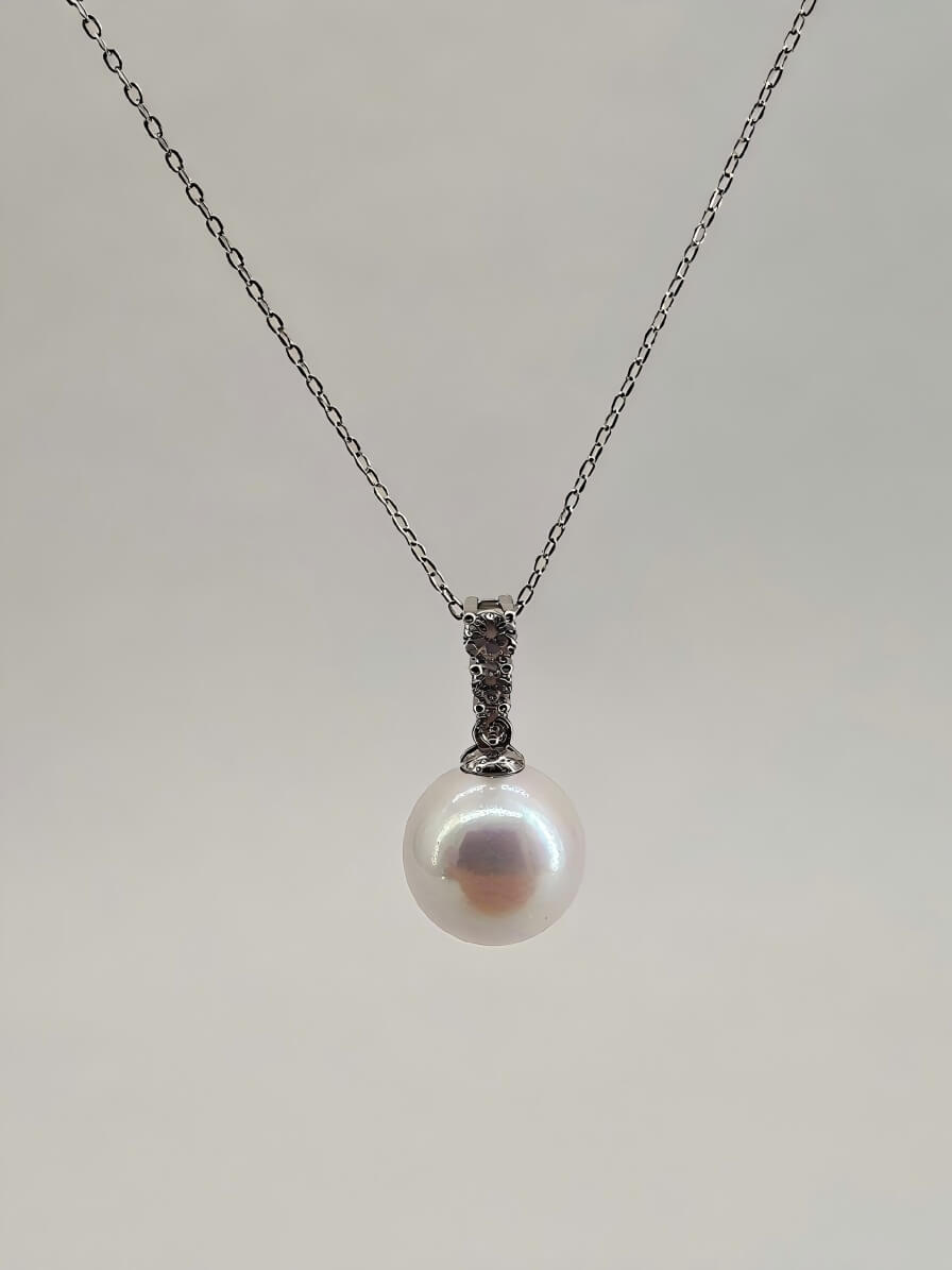 The Seraphina - Handmade Minimalist White Pearl Pendant NecklaceThe